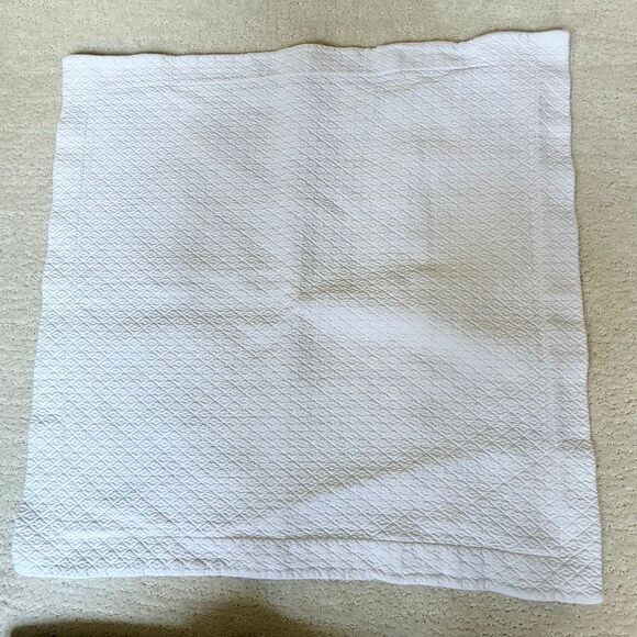 Pottery Barn Matelasse White Embossed Print 24 x 24 Pillow Shams - Set of 2 - Picture 5 of 13